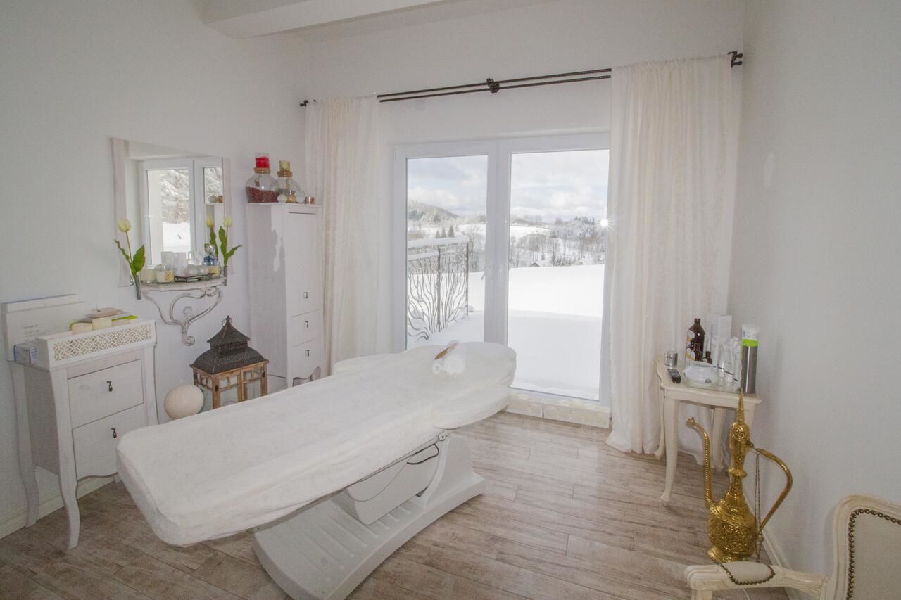Курортные отели Dwór Leszczowate Wellness & Spa Устшики-Дольне-32