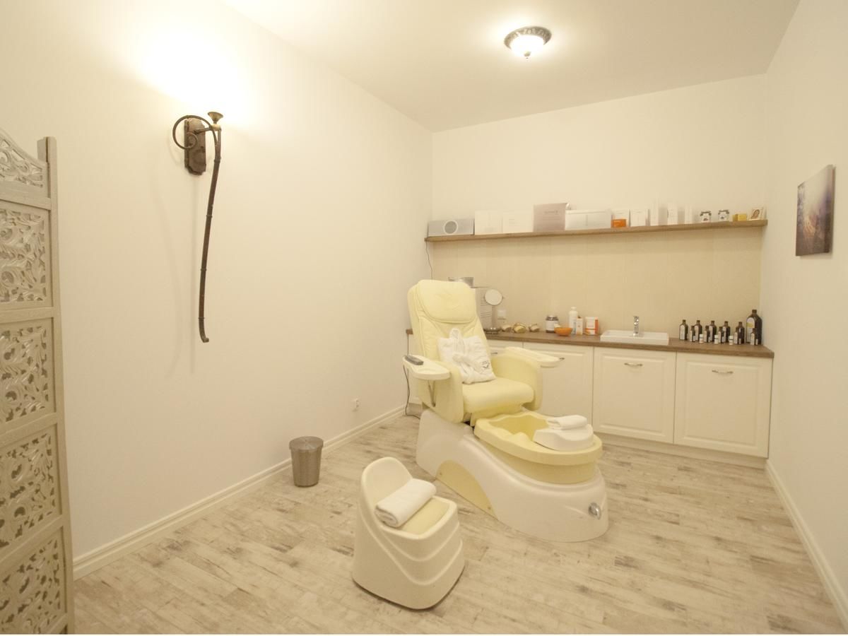 Курортные отели Dwór Leszczowate Wellness & Spa Устшики-Дольне-33