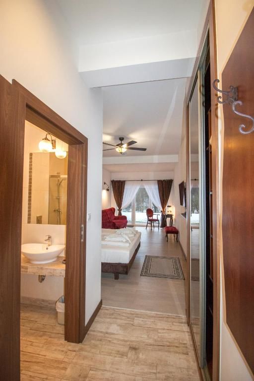 Курортные отели Dwór Leszczowate Wellness & Spa Устшики-Дольне-51