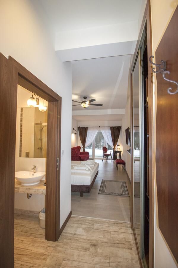 Курортные отели Dwór Leszczowate Wellness & Spa Устшики-Дольне-9